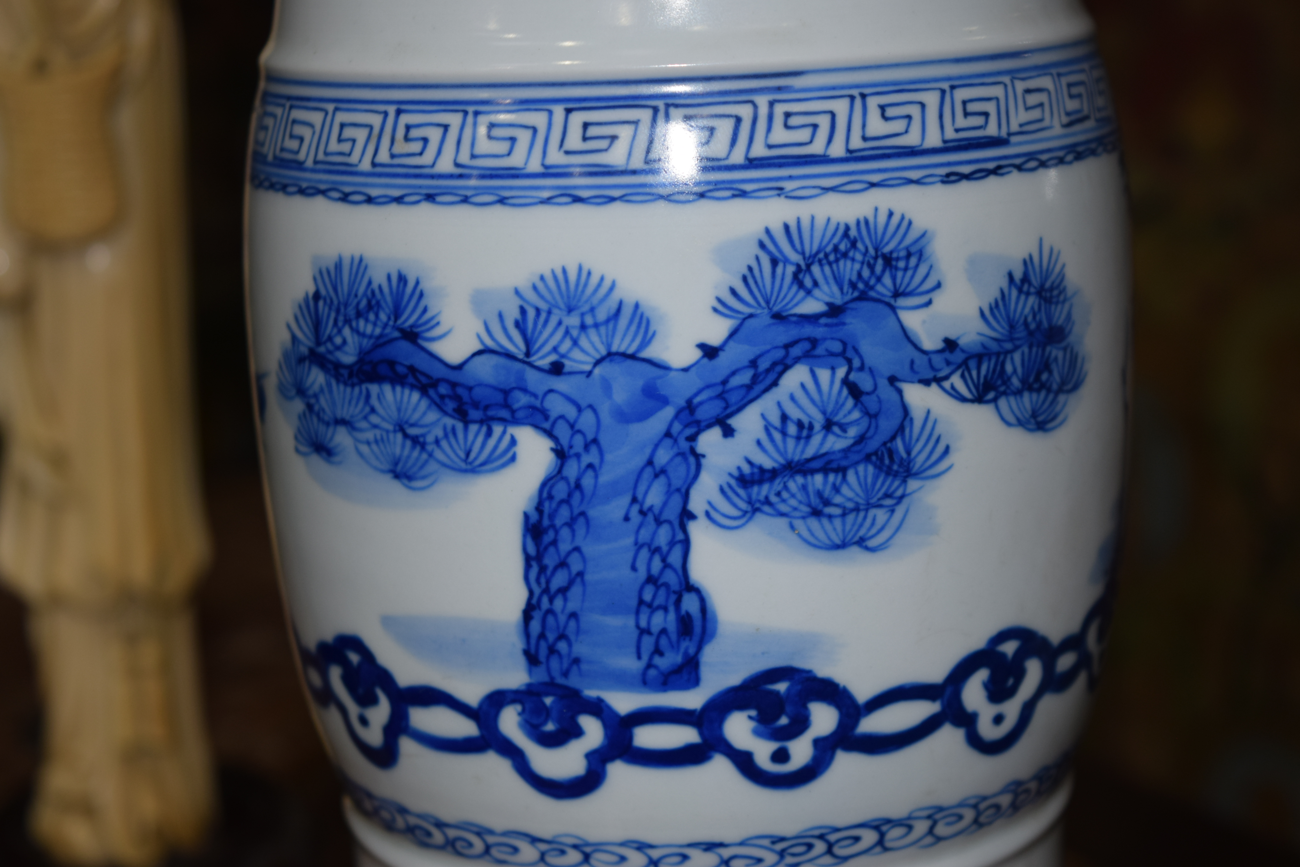 A LARGE CHINESE BLUE AND WHITE PORCELAIN GU SHAPED BEAKER VASE 20th Century, painted with birds, tre - Image 13 of 14