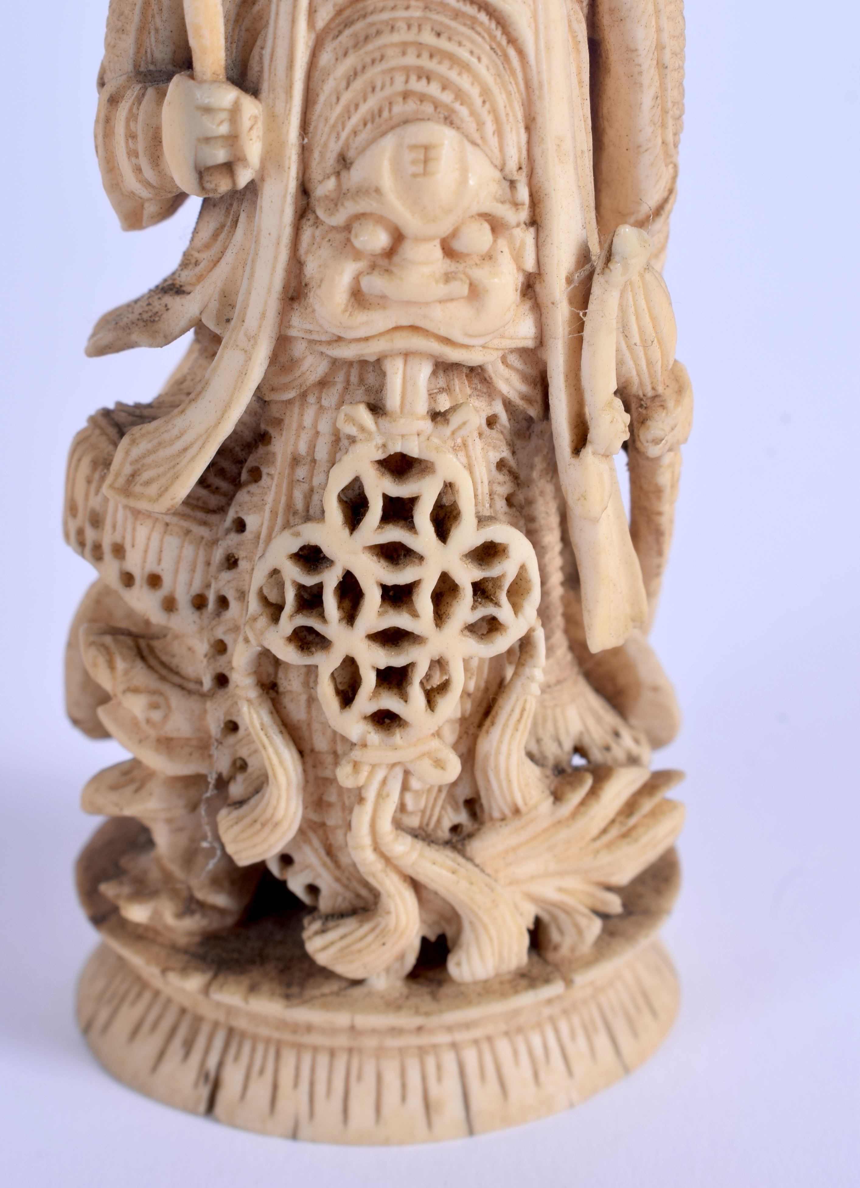 A 19TH CENTURY CHINESE CARVED IVORY FIGURE OF AN IMMORTAL Qing, modelled standing in open work robes - Image 5 of 6