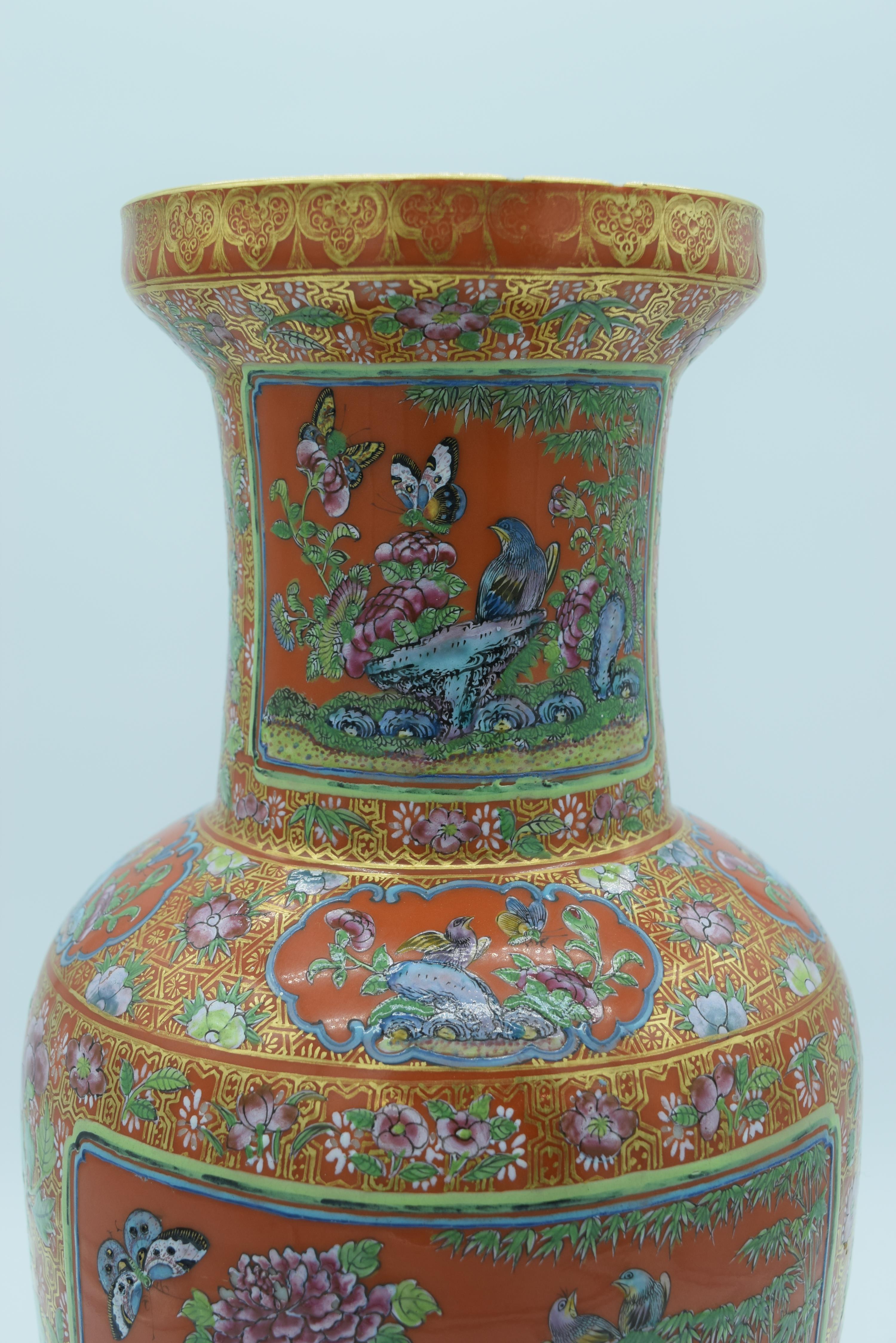 A FINE LARGE PAIR OF 19TH CENTURY CHINESE FAMILLE ROSE PORCELAIN ROULEAU VASES Daoguang, painted wit - Image 26 of 29