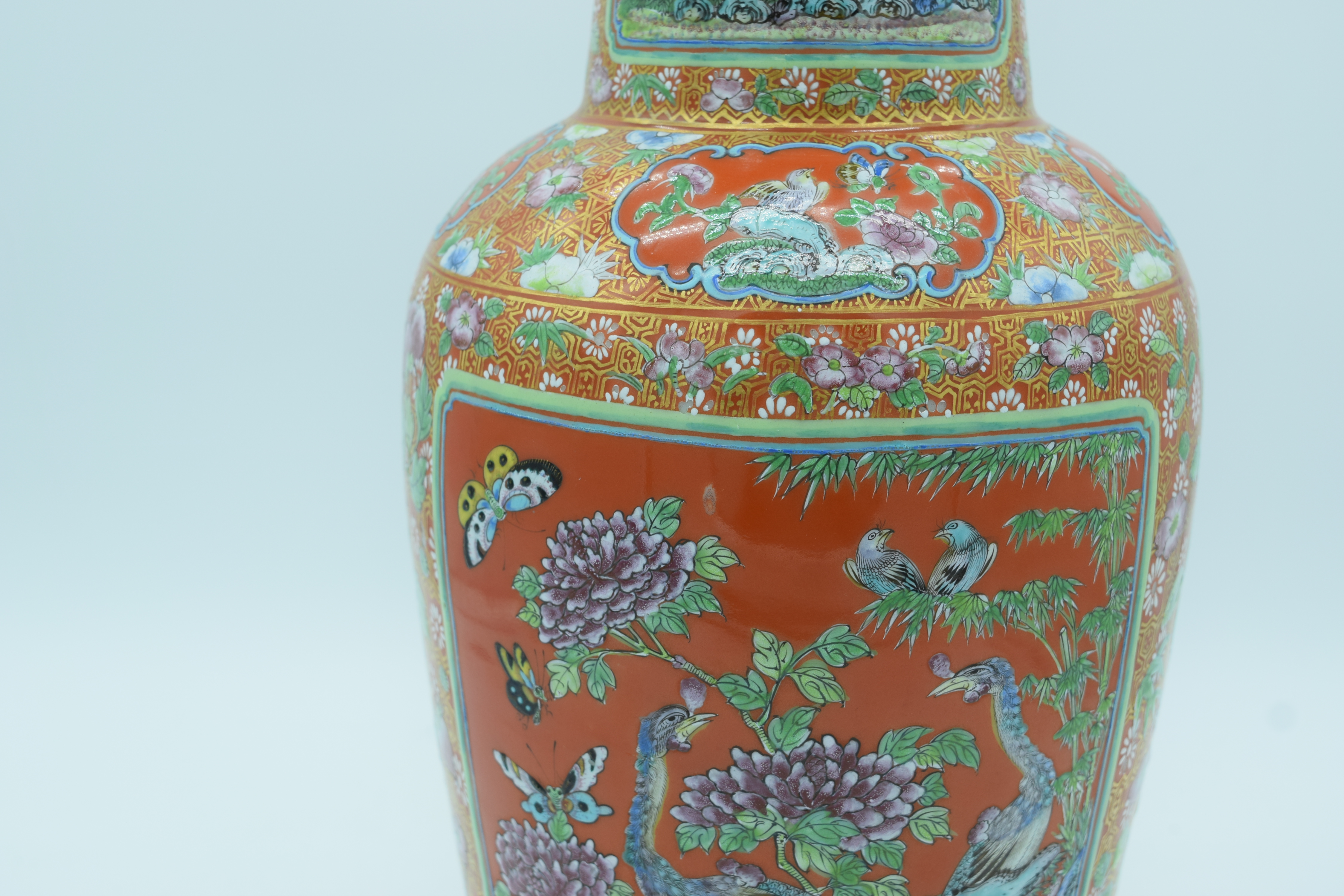 A FINE LARGE PAIR OF 19TH CENTURY CHINESE FAMILLE ROSE PORCELAIN ROULEAU VASES Daoguang, painted wit - Image 14 of 29