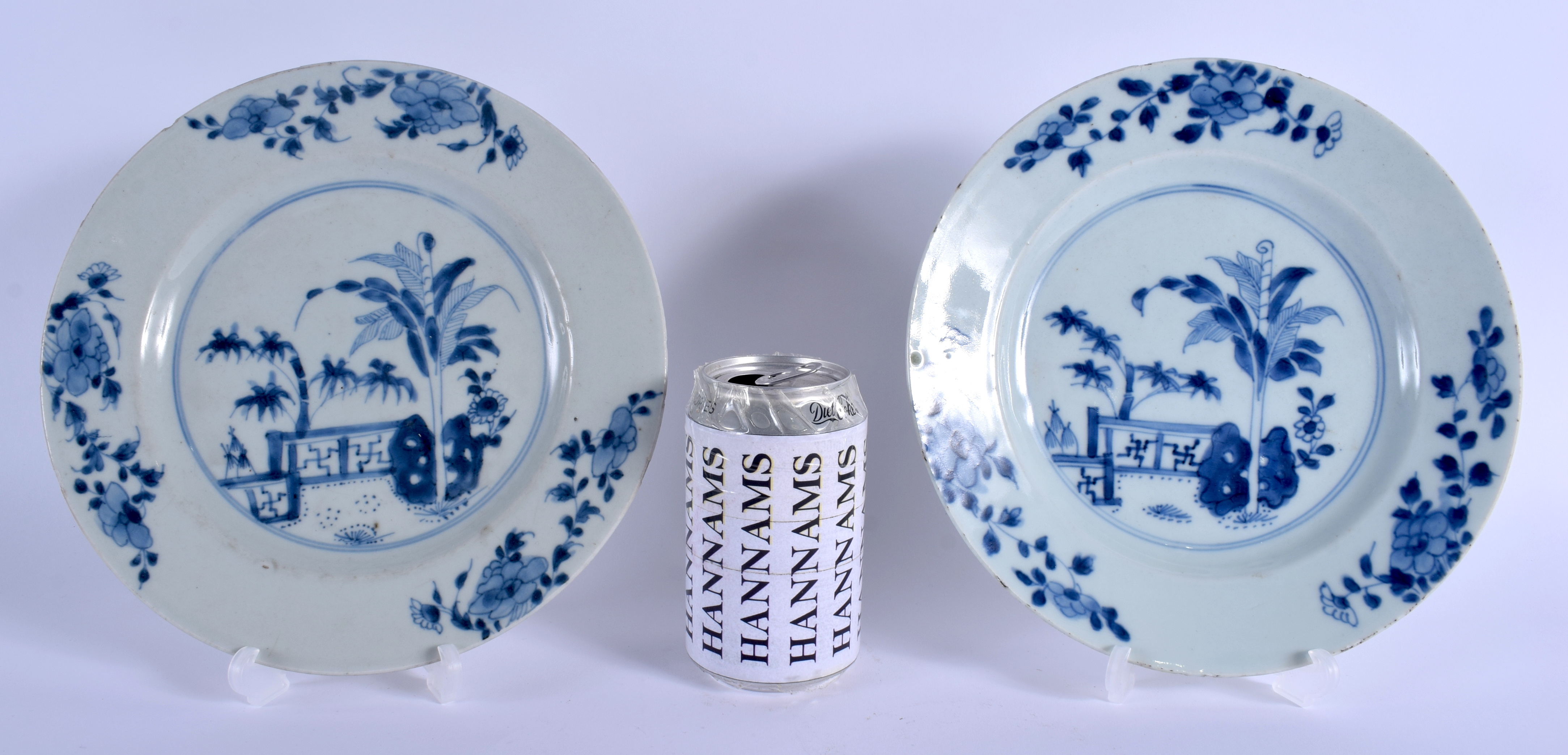 A PAIR OF 18TH CENTURY CHINESE EXPORT BLUE AND WHITE PORCELAIN PLATES Yongzheng/Qianlong. 22 cm diam