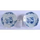 A PAIR OF 18TH CENTURY CHINESE EXPORT BLUE AND WHITE PORCELAIN PLATES Yongzheng/Qianlong. 22 cm diam