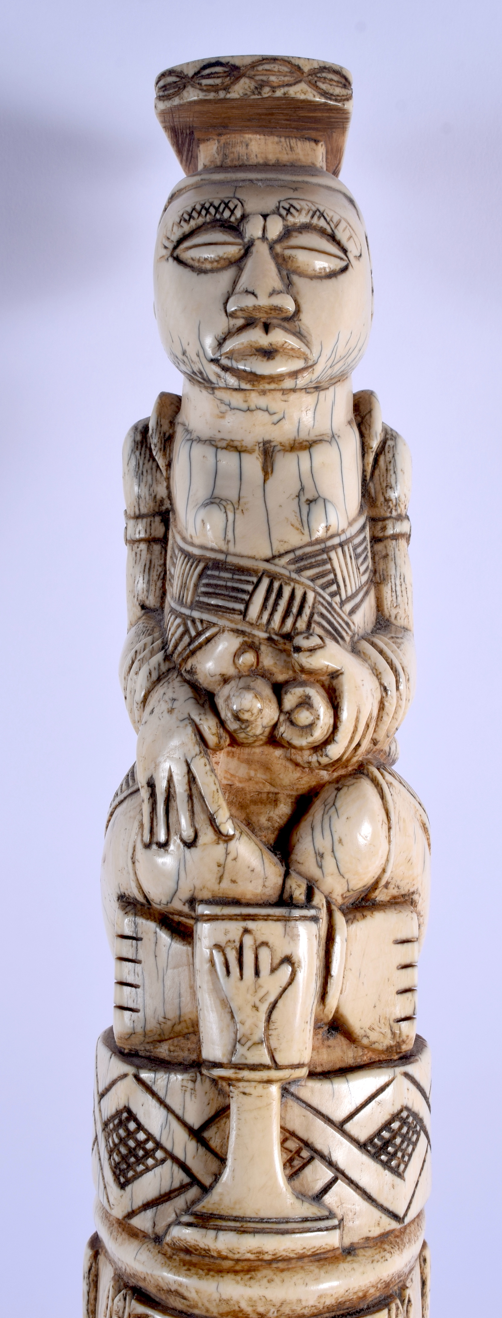 A VERY LARGE RARE 19TH CENTURY AFRICAN TRIBAL KUBA NDOP FIGURE possibly representing a portrait of K - Image 2 of 13