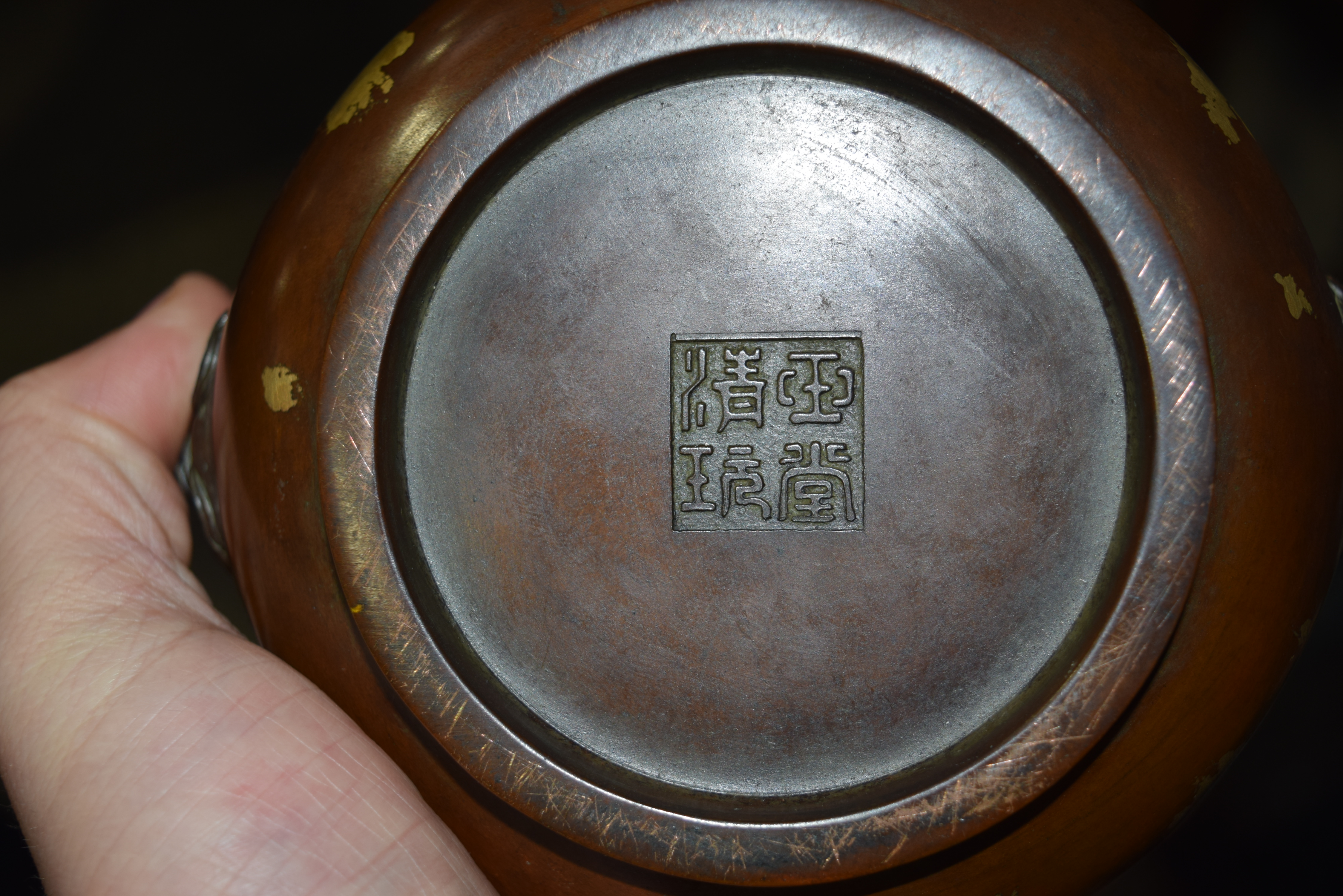 A CHINESE QING DYNASTY GOLD SPLASH BRONZE CENSER with Buddhistic lion handles. 15 cm wide, internal - Image 10 of 15