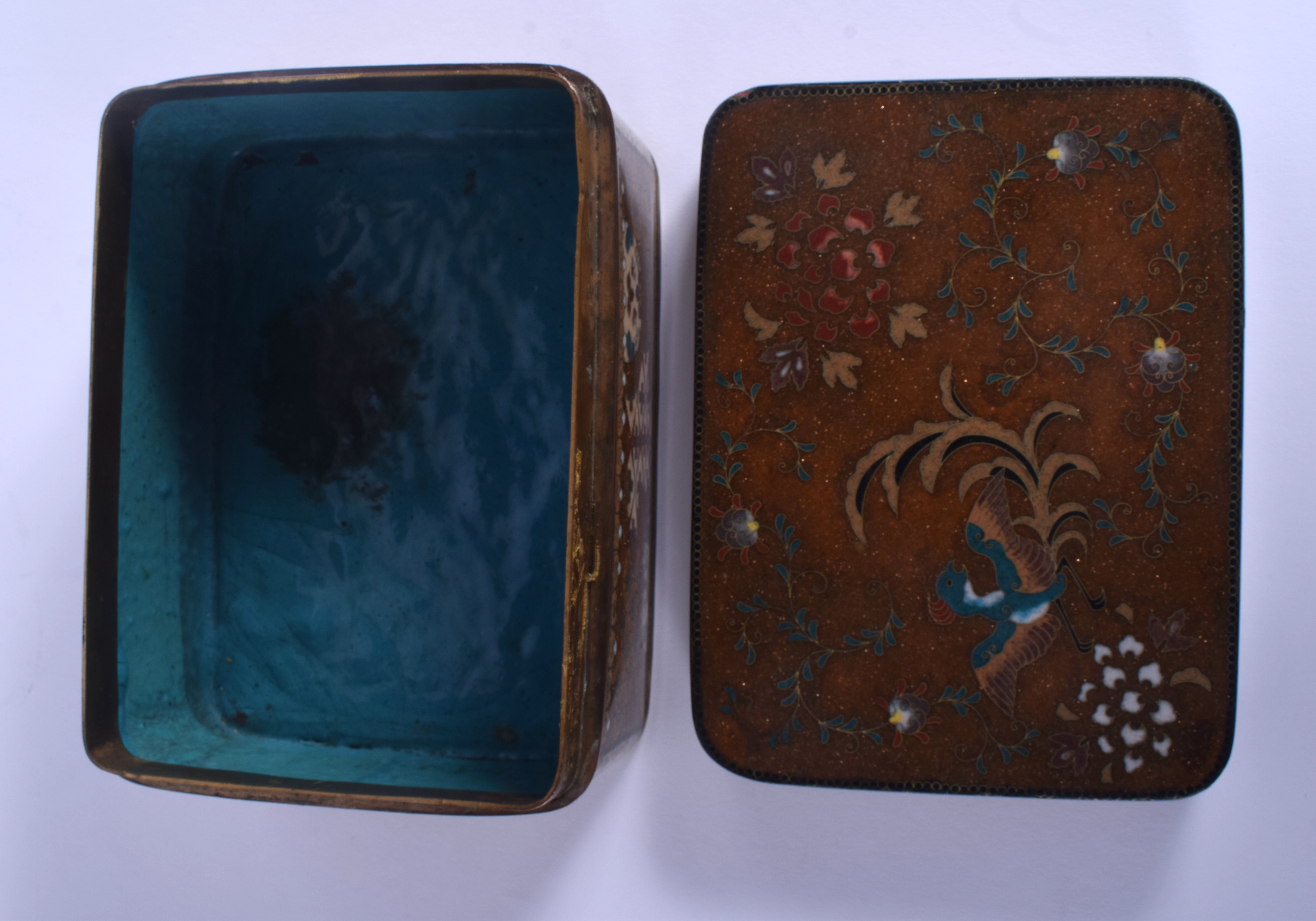 A LARGE 19TH CENTURY JAPANESE MEIJI PERIOD CLOISONNE ENAMEL BOX AND COVER in the manner of Namikawa - Image 5 of 8