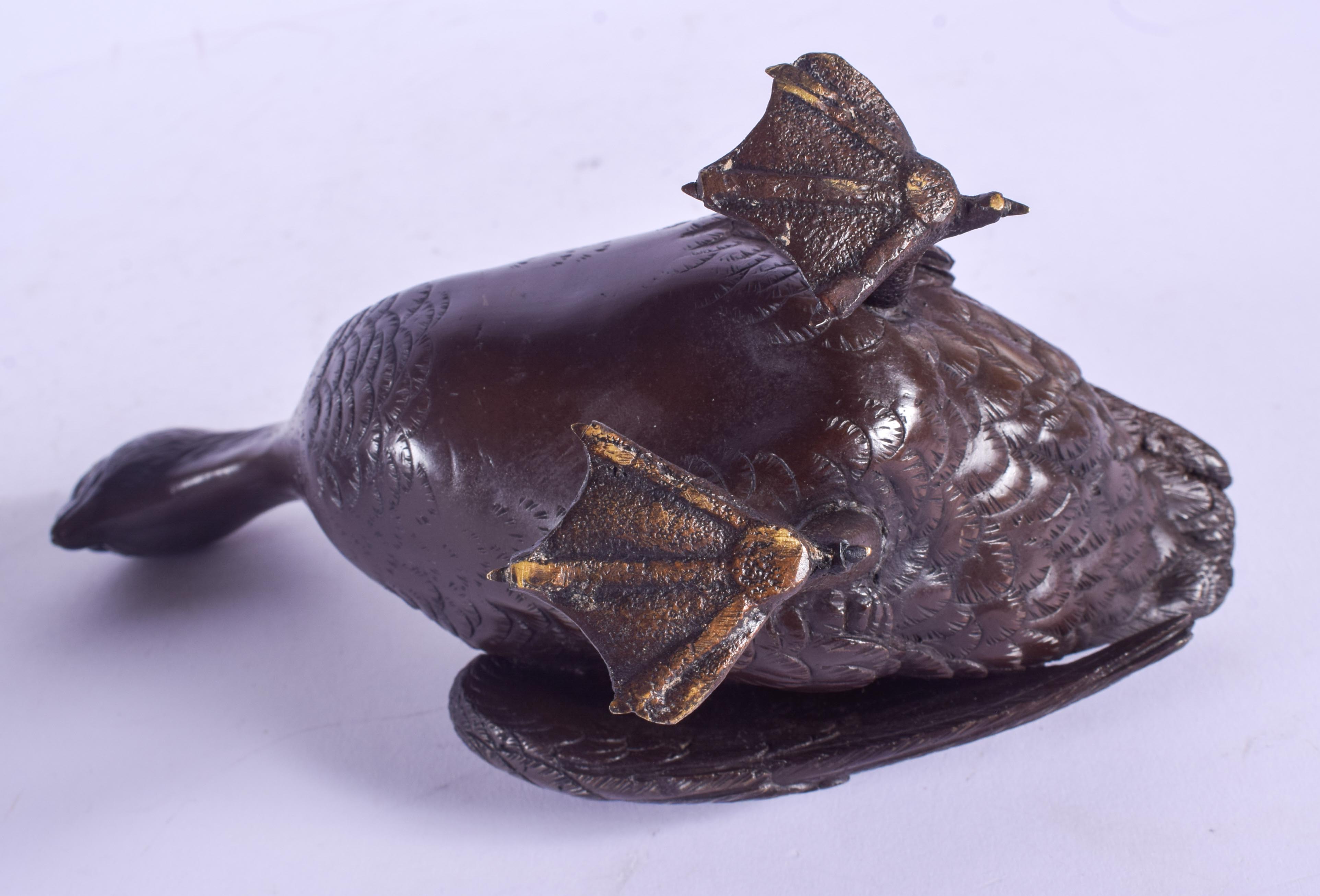 A RARE SET OF THREE 19TH CENTURY JAPANESE MEIJI PERIOD BRONZE GEESE in the manner of Kano Seiun (Bor - Image 3 of 5