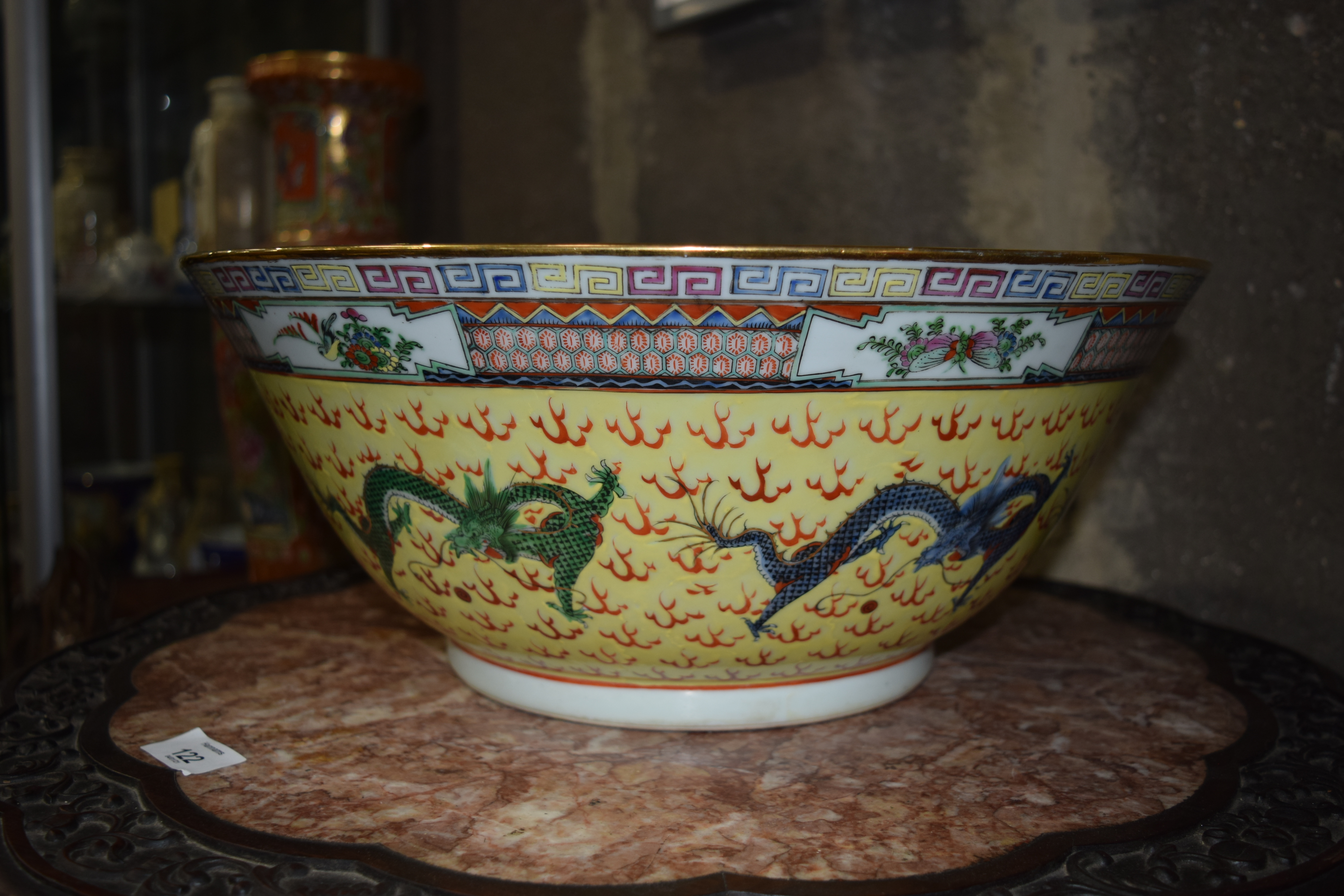 A LARGE 1930S CHINESE FAMILLE JAUNE PORCELAIN PUNCH BOWL Late Qing/Republic, painted with dragons an - Image 13 of 15