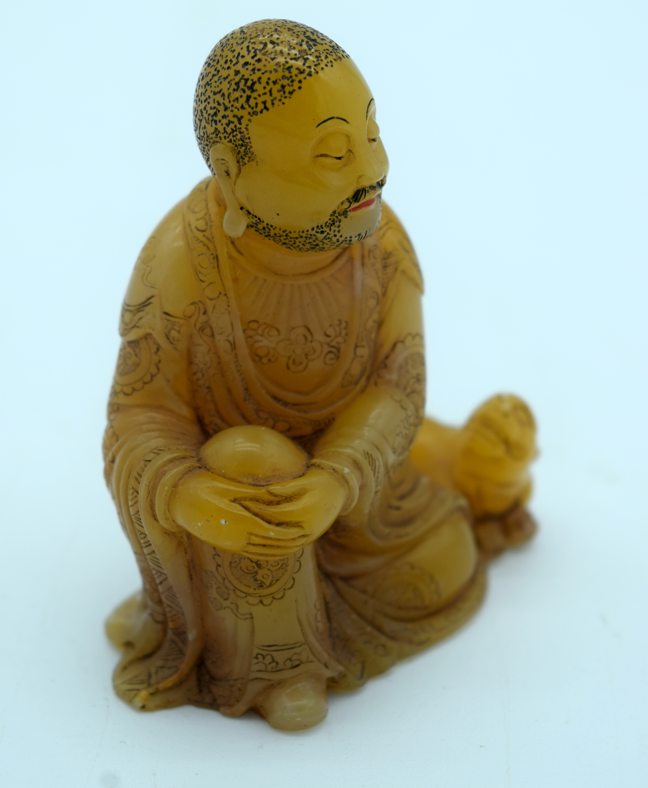 AN 18TH CENTURY SOAPSTONE FIGURE OF A LUOHAN Qianlong, modelled in draped robes resting both hands u - Bild 11 aus 14