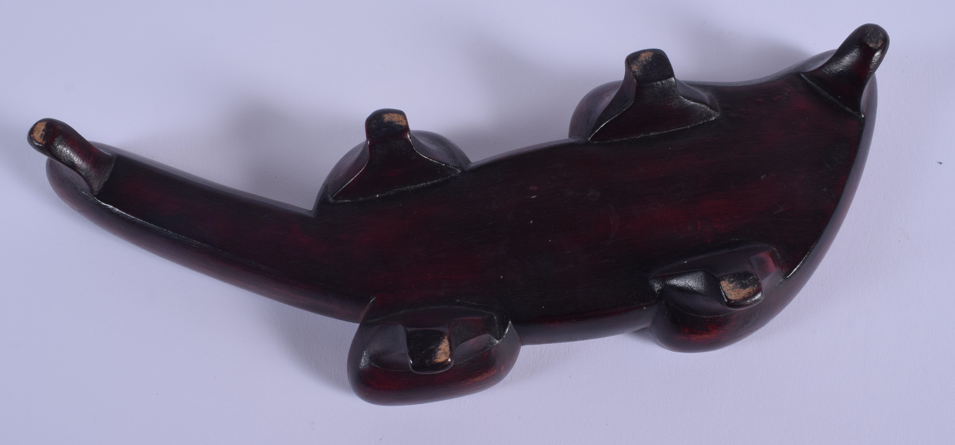 AN EARLY 20TH CENTURY CHINESE CARVED JADE FIGURE OF A FISH Late Qing, modelled upon a fitted hardwoo - Image 8 of 8