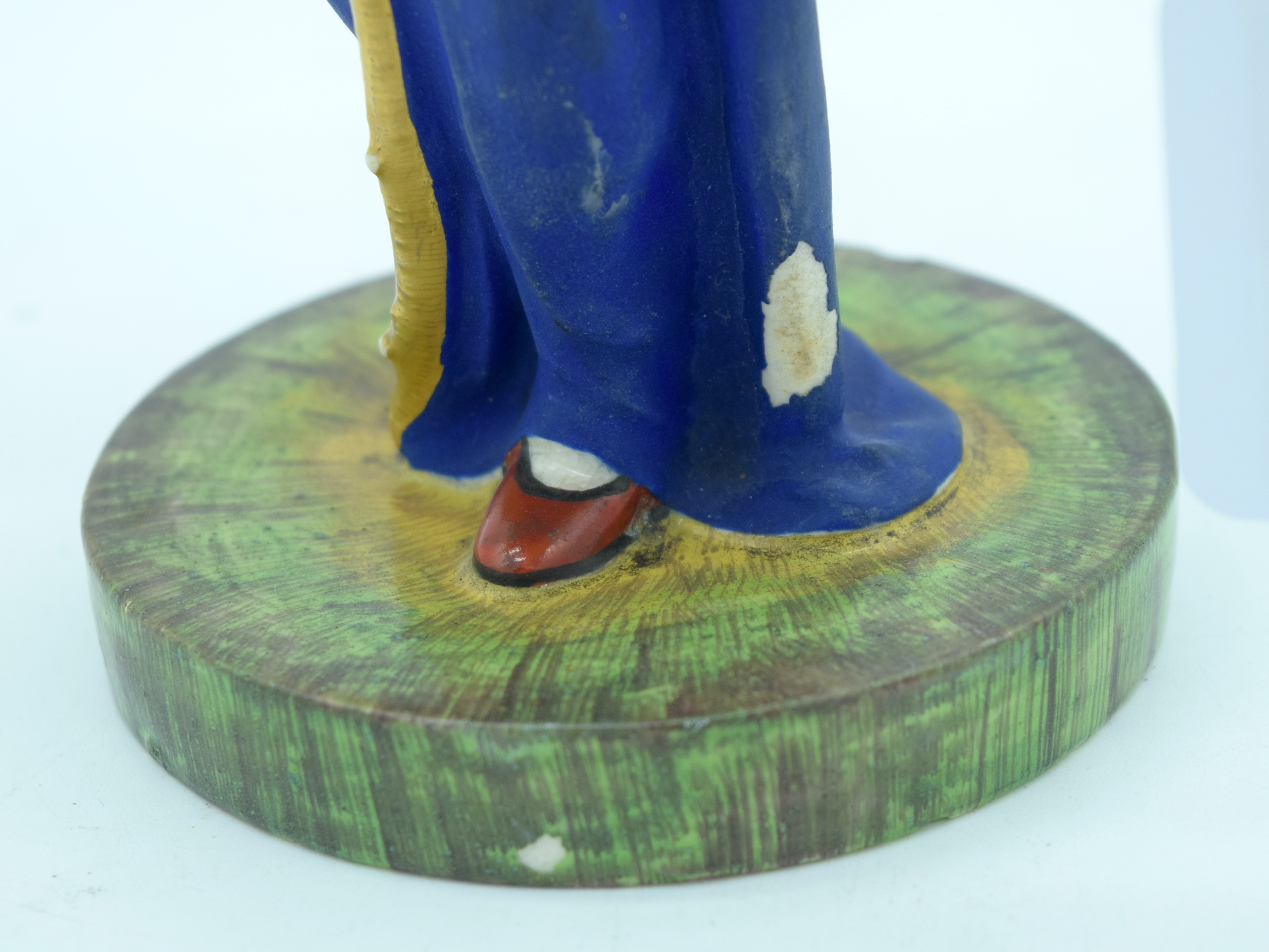 A VERY RARE EARLY 19TH CENTURY RUSSIAN PORCELAIN FIGURE OF A WOMEN probably Gardner Factory, Verbilk - Image 7 of 10