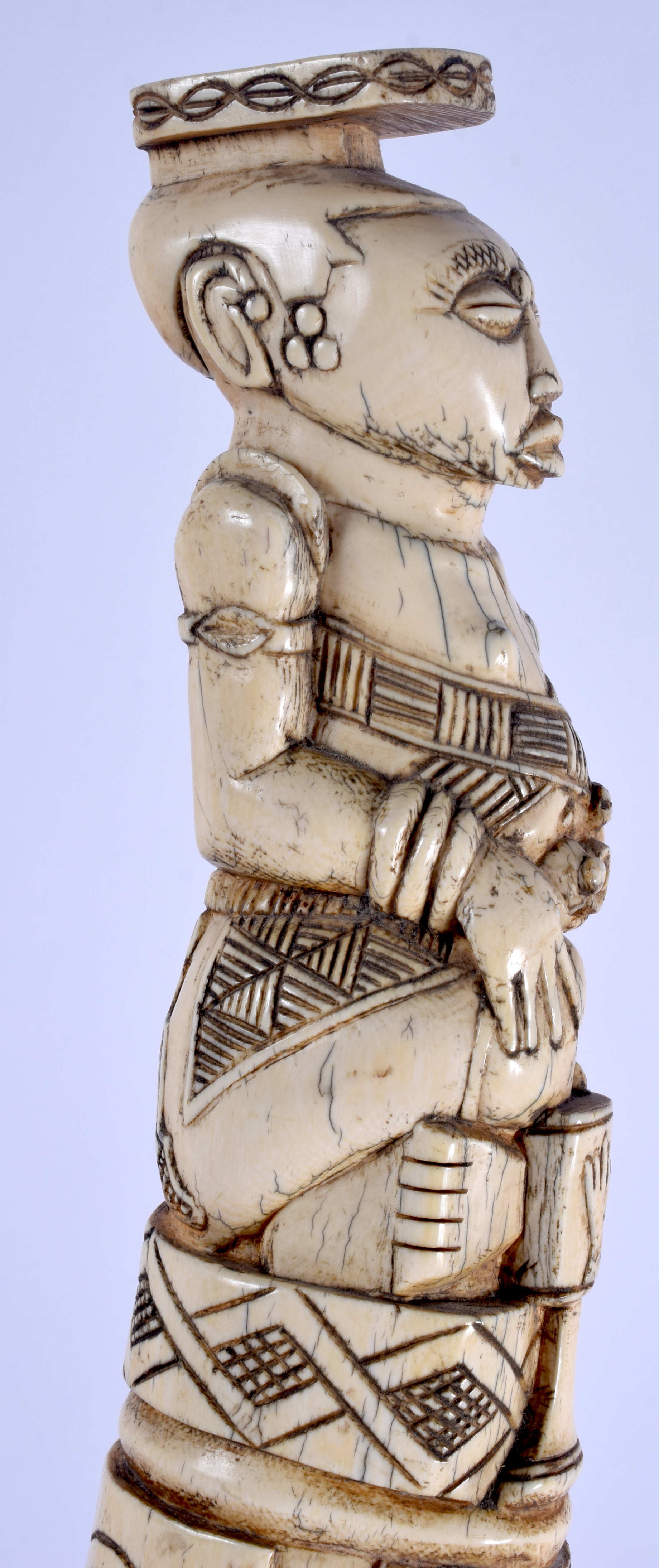 A VERY LARGE RARE 19TH CENTURY AFRICAN TRIBAL KUBA NDOP FIGURE possibly representing a portrait of K - Image 12 of 13