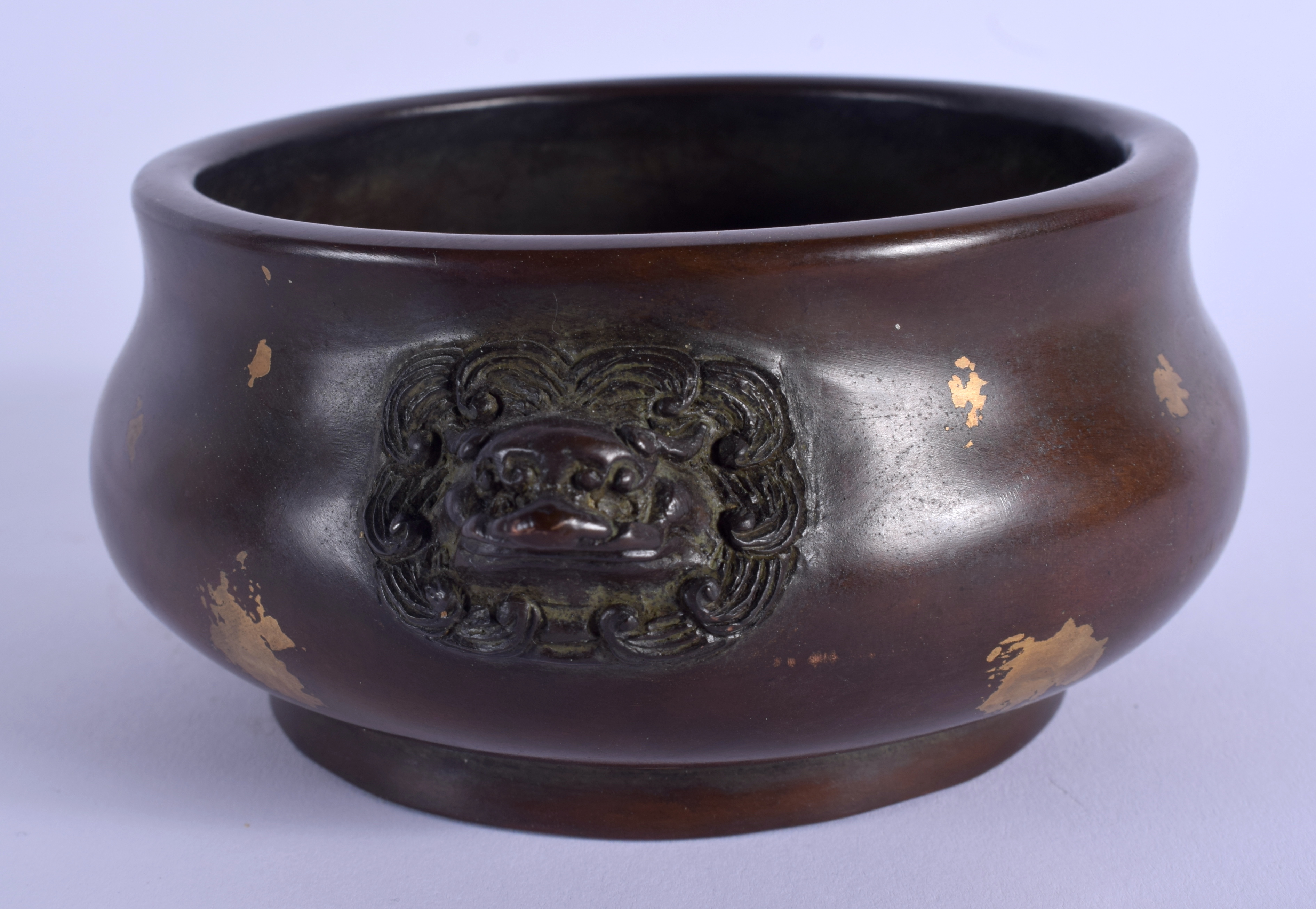 A CHINESE QING DYNASTY GOLD SPLASH BRONZE CENSER with Buddhistic lion handles. 15 cm wide, internal - Image 5 of 15