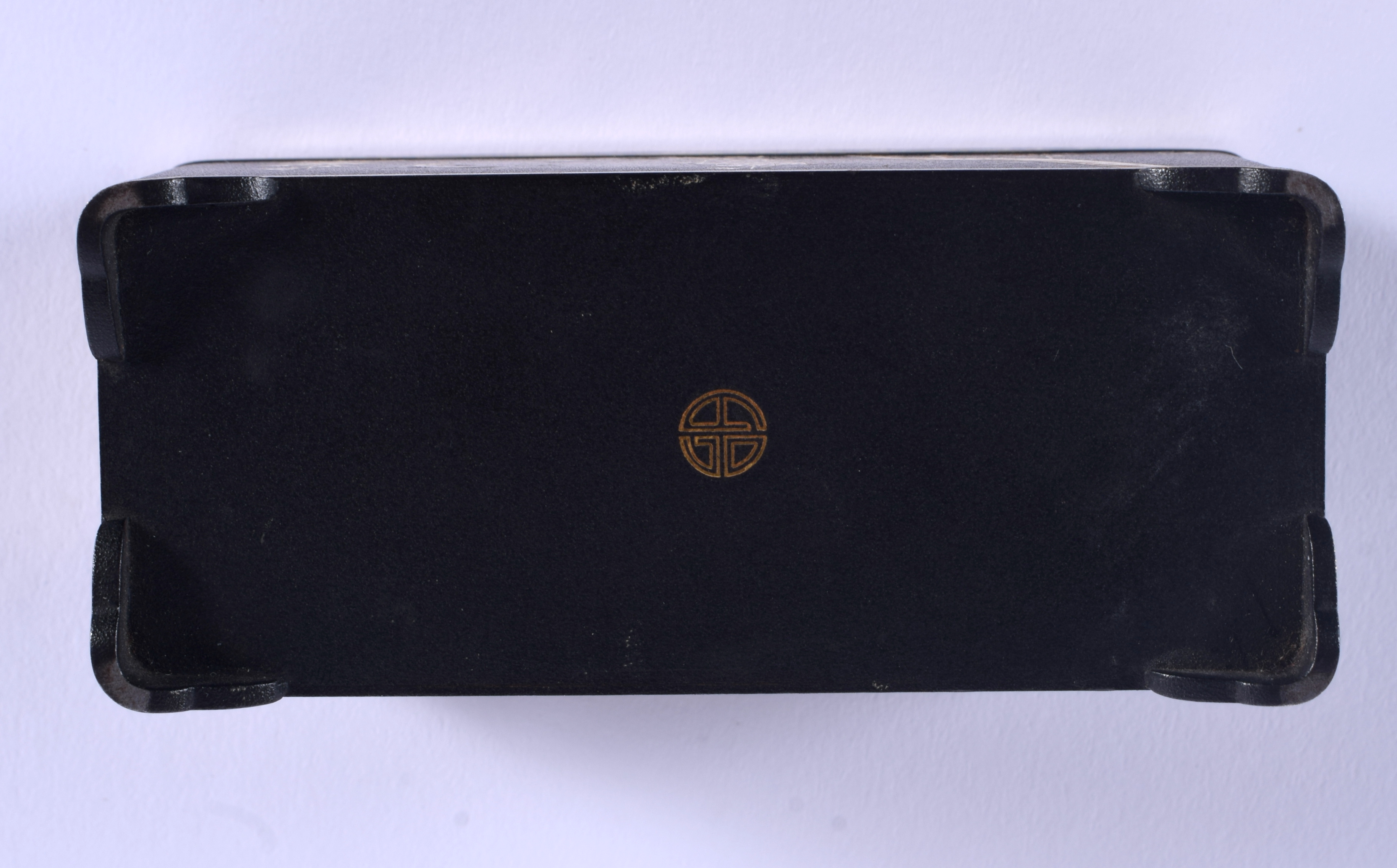 A LOVELY 19TH CENTURY JAPANESE MEIJI PERIOD KOMAI STYLE BOX AND COVER decorated in gold inlay with f - Image 8 of 10