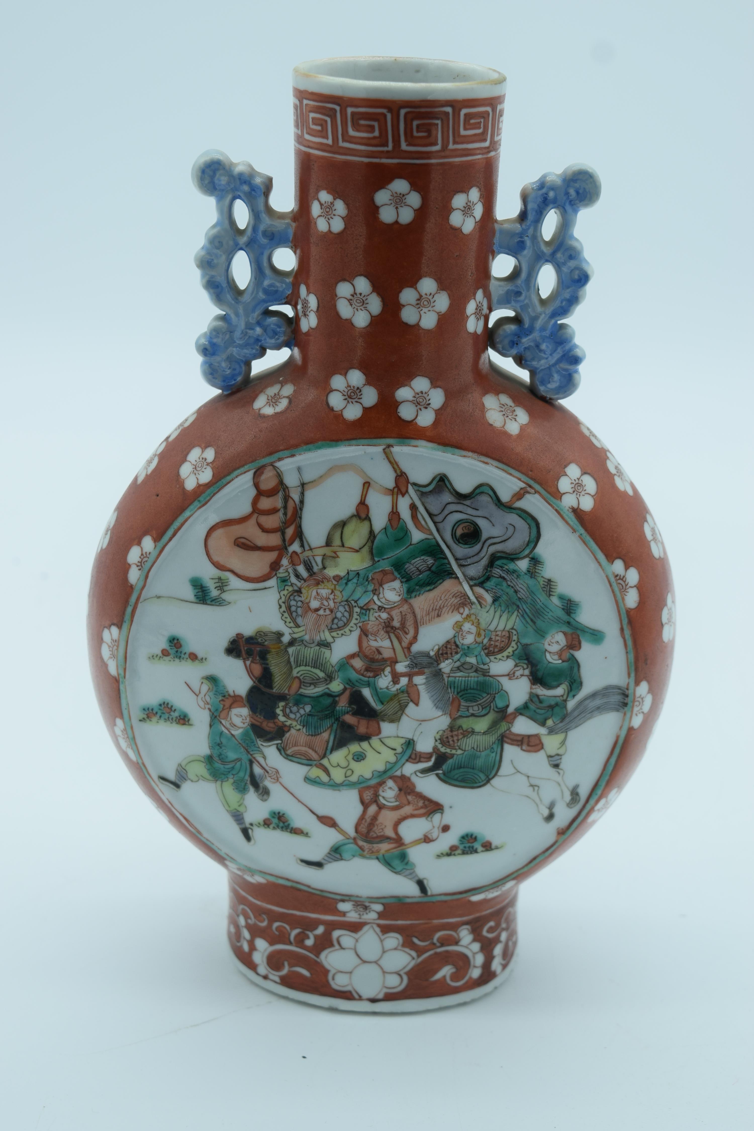 A VERY RARE PAIR OF 19TH CENTURY CHINESE TWIN HANDLED PORCELAIN MOON FLASKS Kangxi Style, enamelled - Image 11 of 18