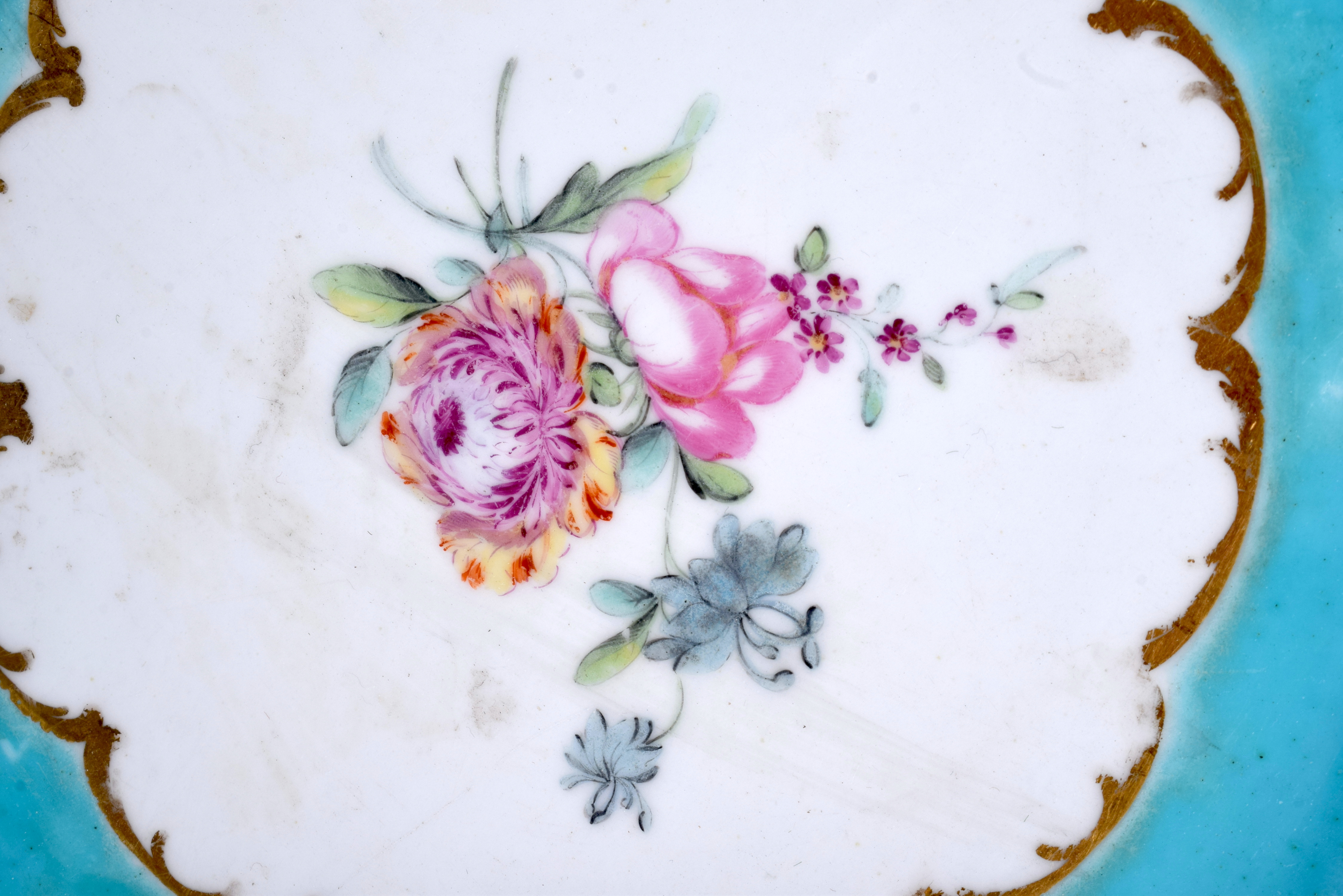 TWO 18TH CENTURY CHELSEA DERBY PORCELAIN PLATES painted upon a turquoise blue border. Largest 22 cm - Image 2 of 6