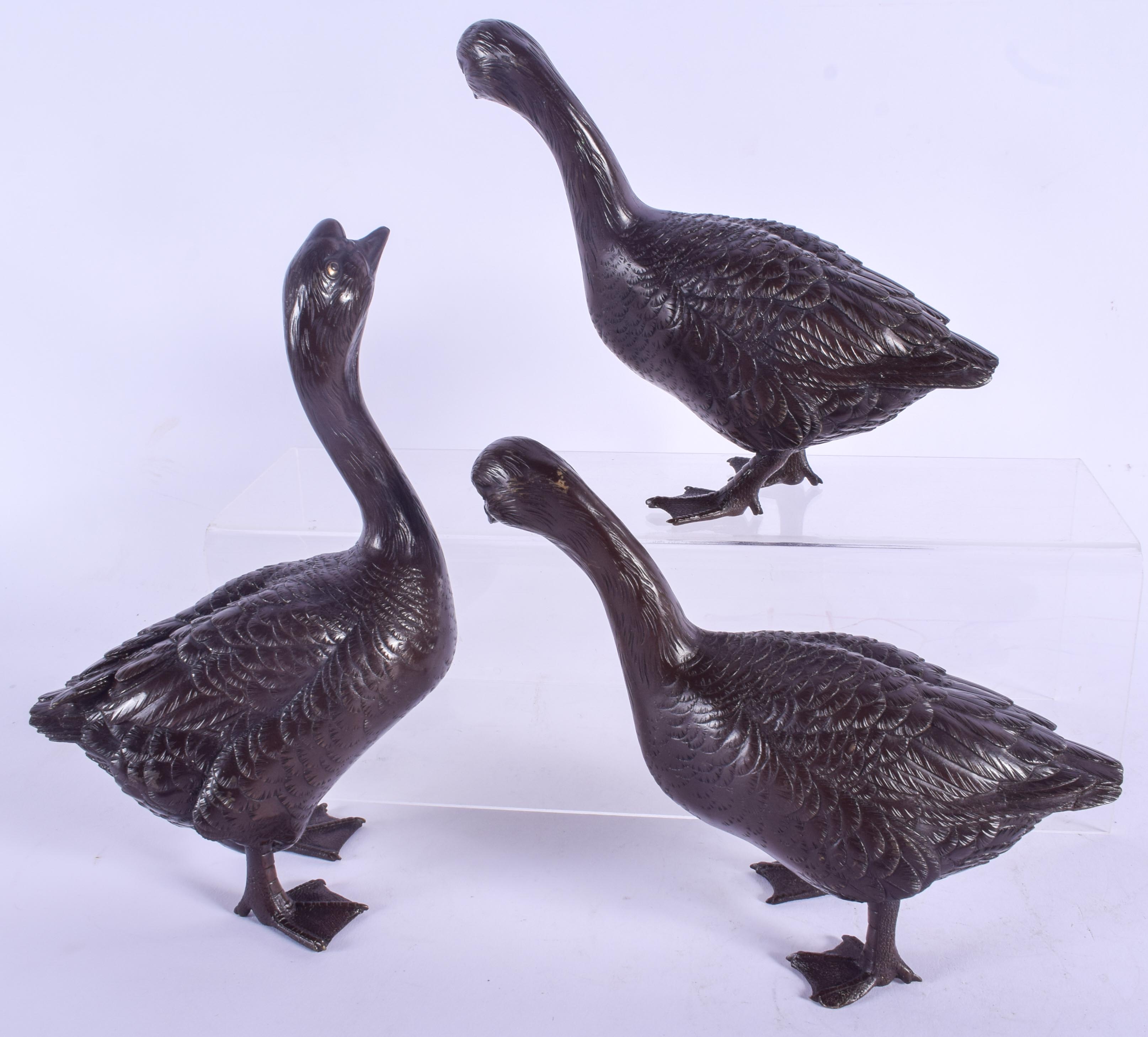 A RARE SET OF THREE 19TH CENTURY JAPANESE MEIJI PERIOD BRONZE GEESE in the manner of Kano Seiun (Bor - Image 2 of 5