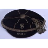 AN EDWARDIAN SPORTING CAP C1908-09. 21 cm wide.