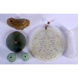 AN EARLY 20TH CENTURY CHINESE CARVED JADE PENDANT Late Qing/Republic, together with others. (6)