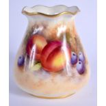 ´Royal Worcester pie crust vase painted with fruit by Roberts, signed, shape G957, date code for 195