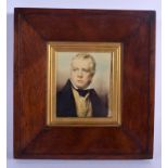 A FINE EARLY 19TH CENTURY ENGLISH PAINTED IVORY PORTRAIT MINIATURE depicting a male gentleman. Image