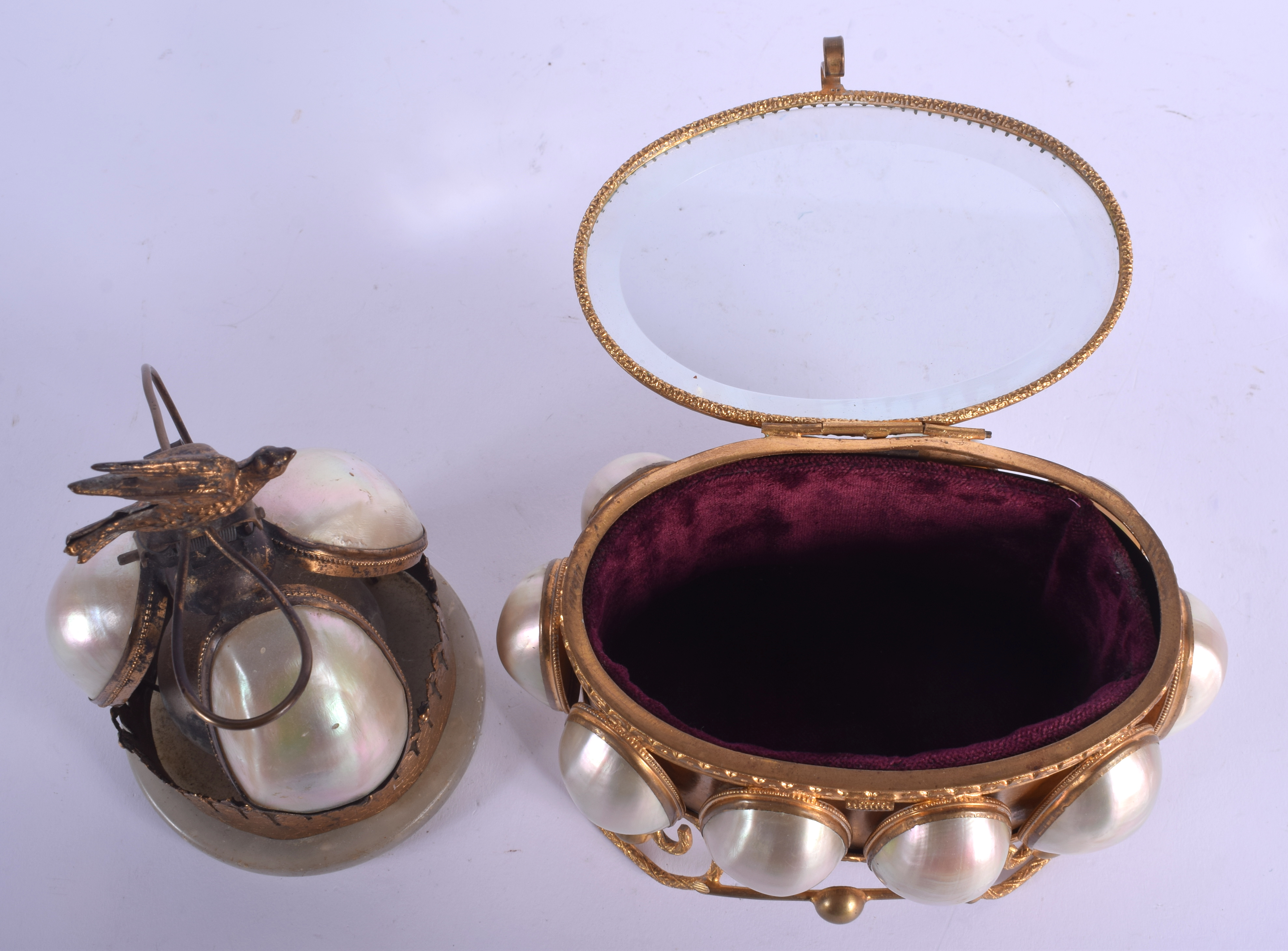 A 19TH CENTURY FRENCH PALAIS ROYALE MOTHER OF PEARL BOX together with matching bell. Largest 15 cm w - Image 3 of 4