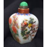 A Chinese glass snuff bottle decorated with birds and foliage, 7 cm .