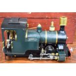 A LOVELY SMALLER BOXED STEAM LOCOMOTIVE TRAIN. 30 cm wide, wheel 3 cm diameter.