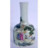 AN EARLY 20TH CENTURY CHINESE PORCELAIN MALLET FORM VASE Late Qing, painted with scholars within lan