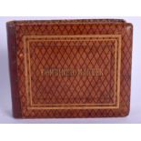A CHARMING EDWARDIAN LEATHER BOUND COMBINED WHIST MARKER SET. 24 cm wide extended.