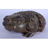 AN EARLY 20TH CENTURY CHINESE CARVED JADE FIGURE OF A TOAD Late Qing. 15 cm x 6 cm.