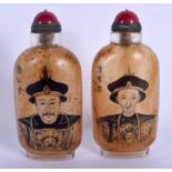 TWO CHINESE REVERSE PAINTED GLASS SNUFF BOTTLES 20th Century. 9.5 cm high. (2)