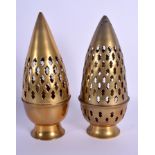 AN UNUSUAL PAIR OF INDIAN BRASS CANDLESTICKS AND COVERS. 19 cm high.