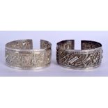 A PAIR OF 19TH CENTURY CHINESE EXPORT SILVER BANGLES Qing, decorated with figures and motifs. 79 gra