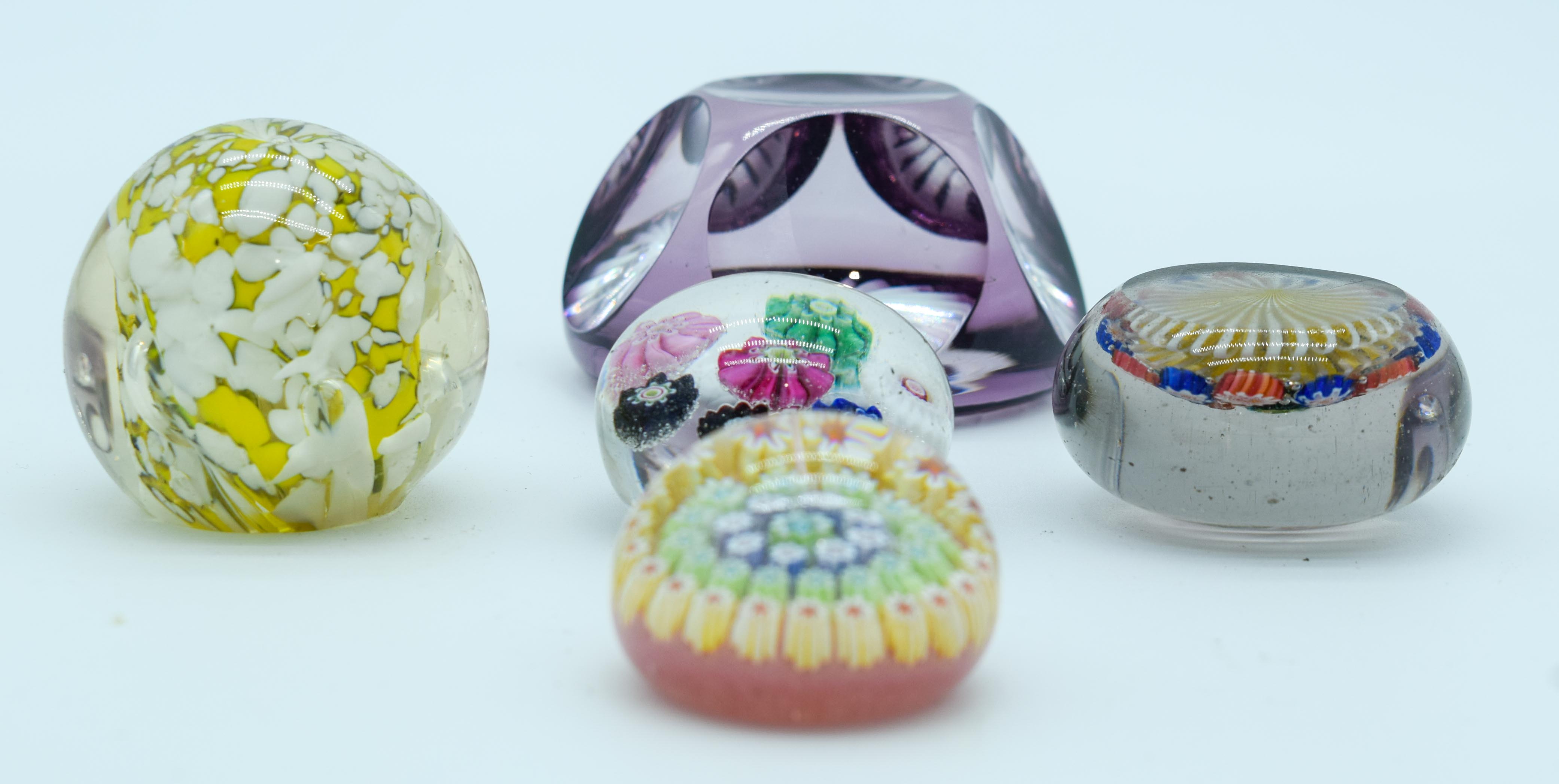 Collection of Paperweights largest 8 5 cm (5). - Image 2 of 10