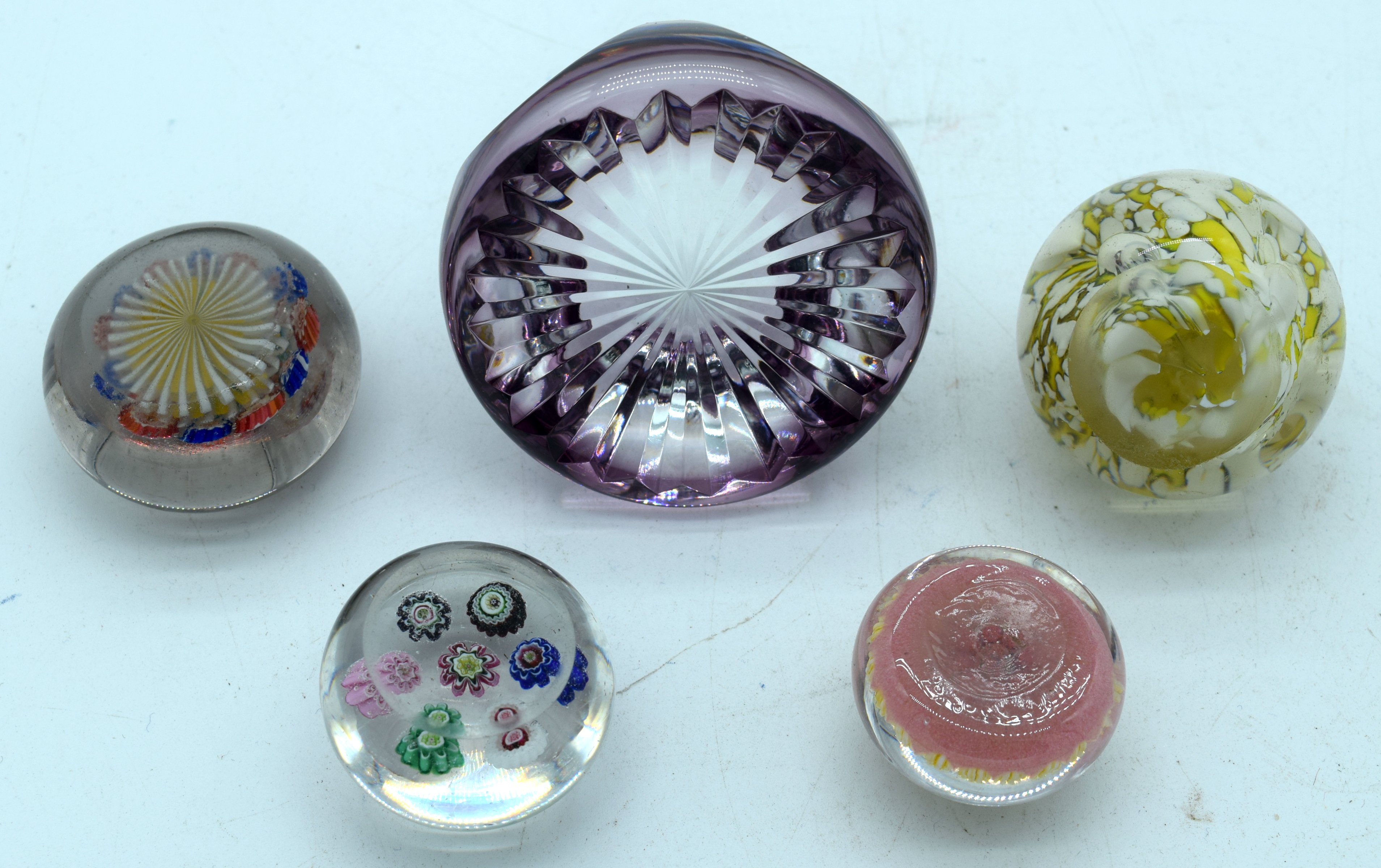 Collection of Paperweights largest 8 5 cm (5). - Image 4 of 10