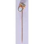 A GOLD AND OPAL STICK PIN. 2 grams. 6.5 cm long.