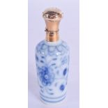 AN 18CT GOLD MOUNTED BLUE AND WHITE SCENT BOTTLE. 8 cm high.