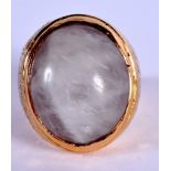 AN EARLY 20TH CENTURY CHINESE 22CT GOLD AND PALE JADEITE RING. R/S. 18 grams.