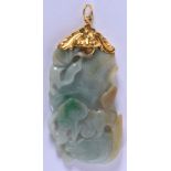 AN EARLY 20TH CENTURY CHINESE 18CT GOLD MOUNTED JADEITE PENDANT Late Qing/Republic. 6 cm x 3 cm.