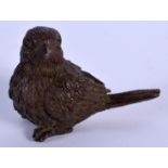 A JAPANESE BRONZE BIRD. 4 cm wide.