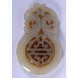 AN EARLY 20TH CENTURY CHINESE CARVED JADE PENDANT Late Qing/Republic. 4 cm x 6.5 cm.