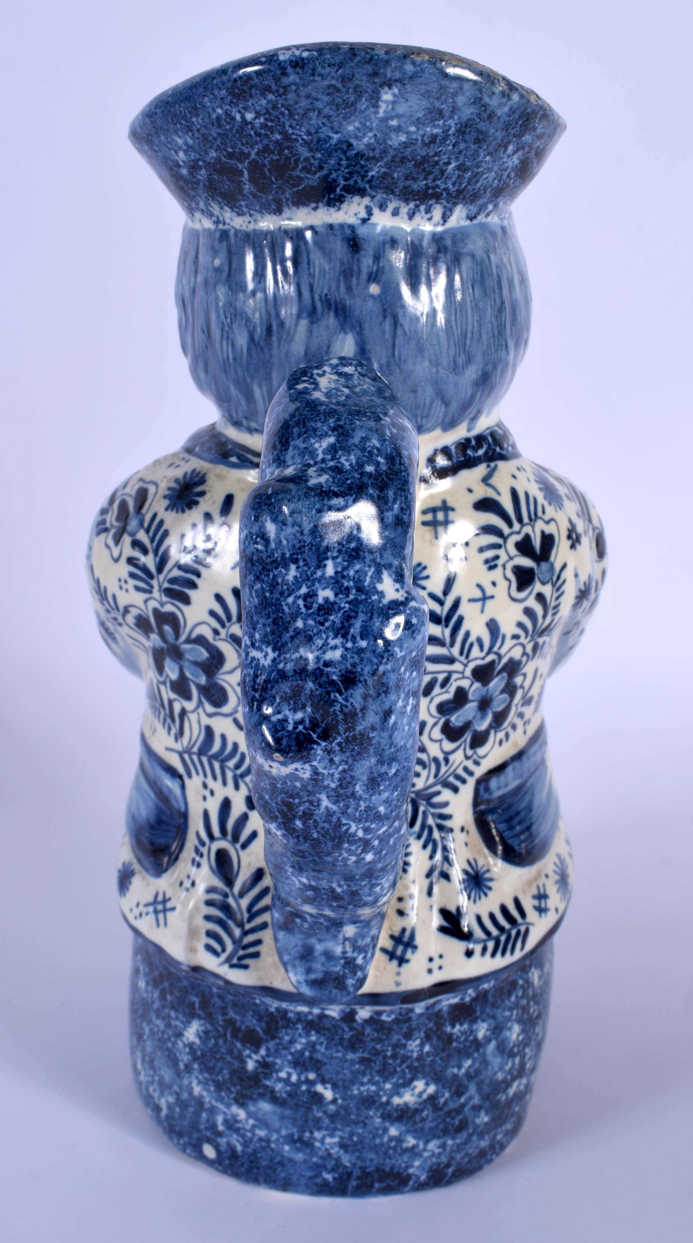 AN ANTIQUE DUTCH BLUE AND WHITE DELFT POTTERY TOBY JUG modelled as a male holding an ale jug. 27 cm - Image 3 of 4