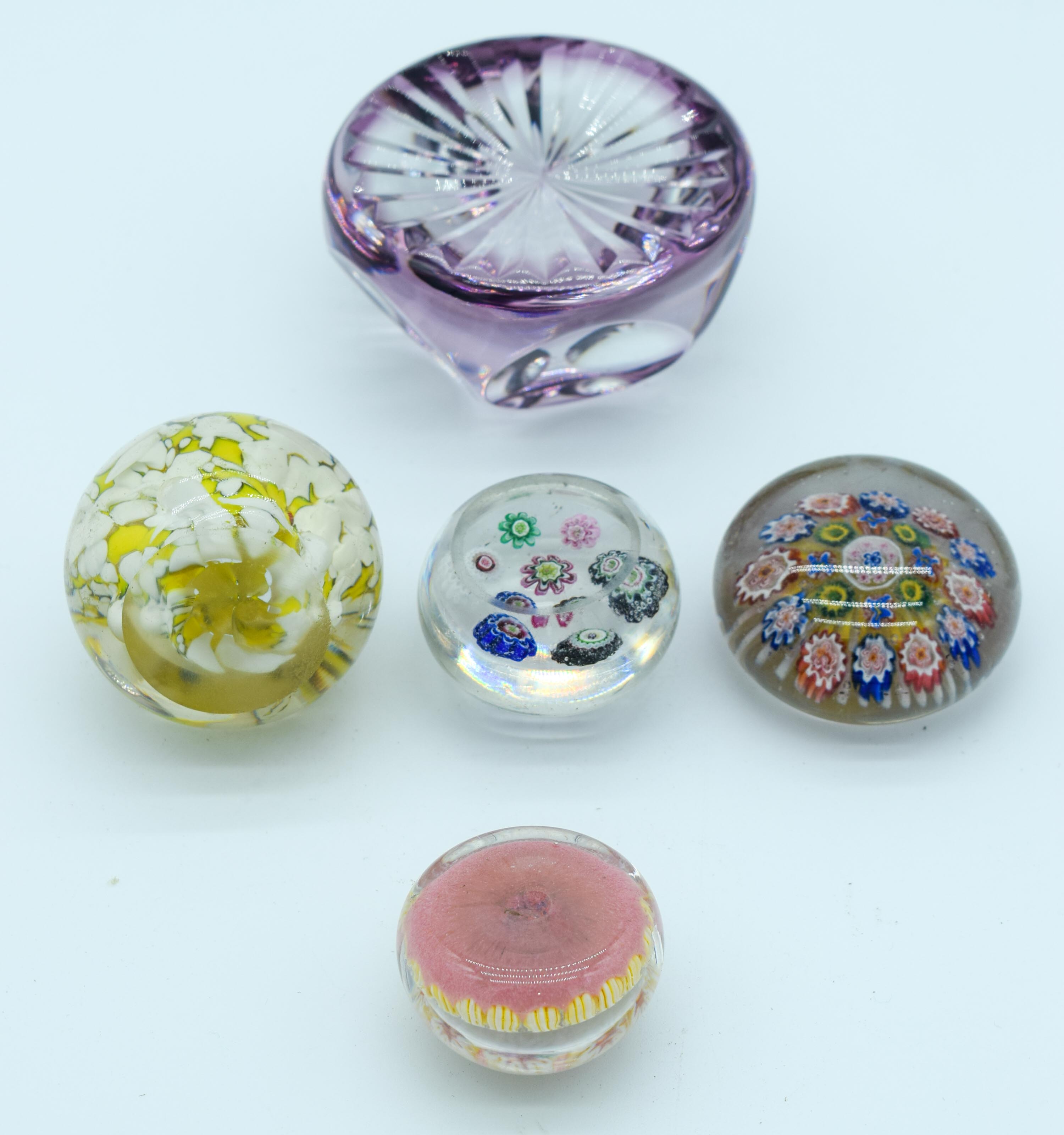 Collection of Paperweights largest 8 5 cm (5). - Image 3 of 10