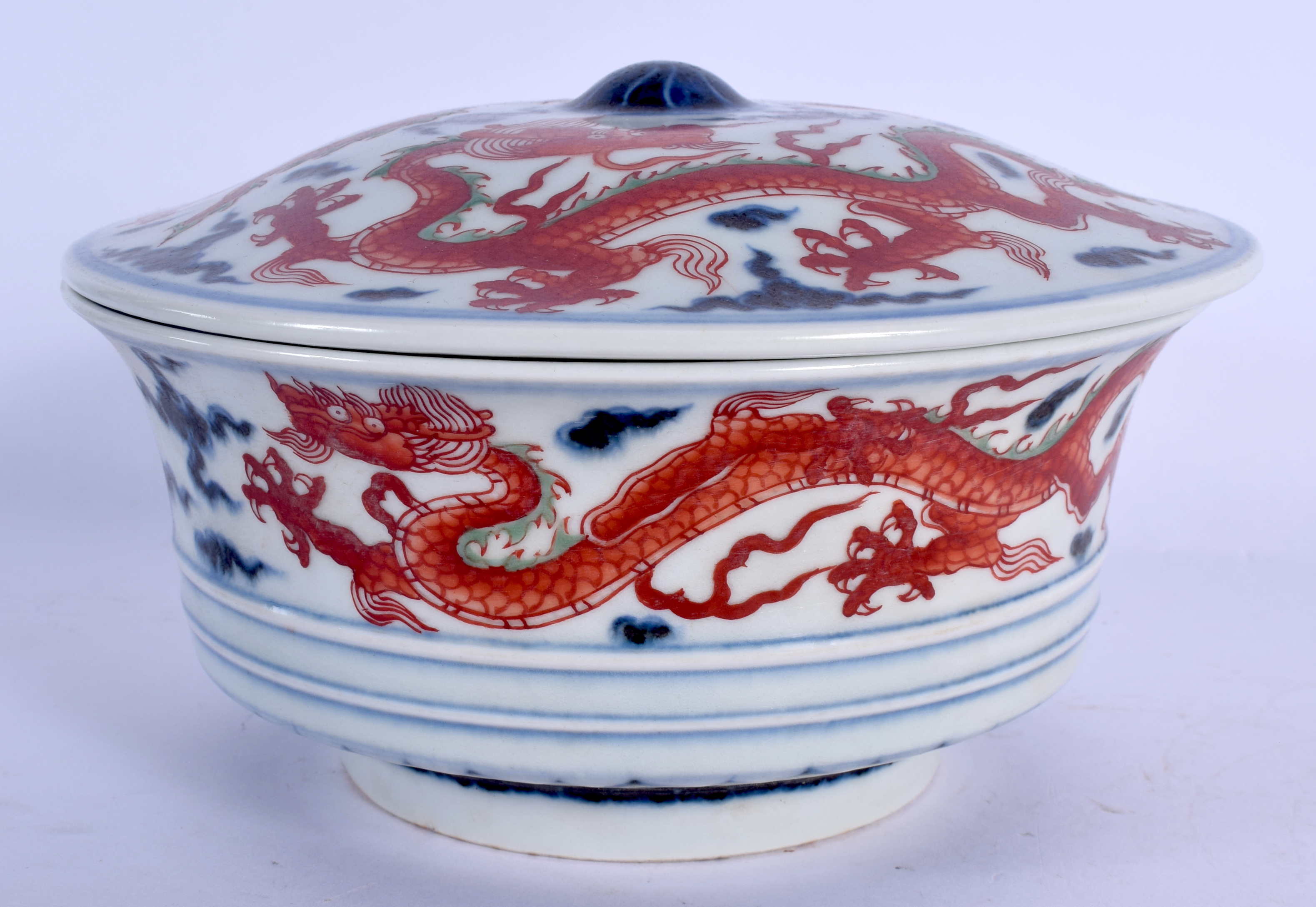 A CHINESE BLUE AND WHITE PORCELAIN BOWL AND COVER 20th Century, painted with dragons amongst clouds. - Image 2 of 4