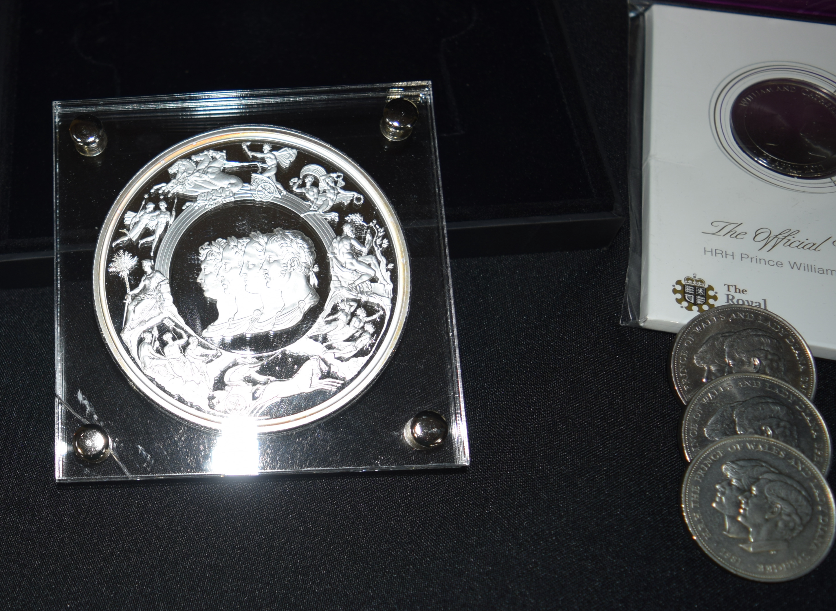 Large Waterloo commemorative medal with certificate together with Silver Crowns 9cm (13) - Image 3 of 3