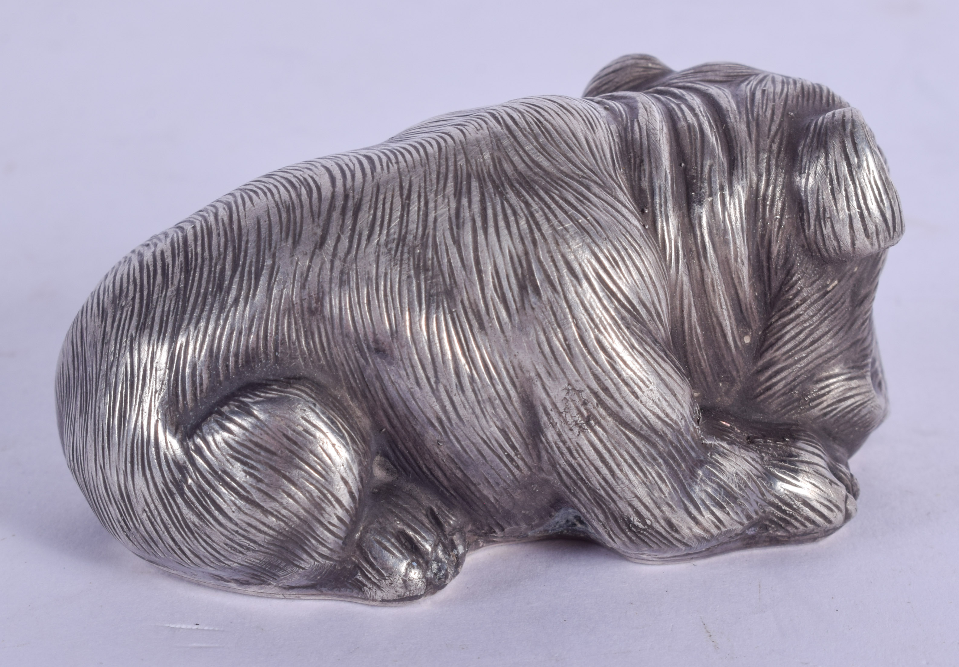 A CONTINENTAL SILVER DOG. 62 grams. 7 cm x 3.5 cm. - Image 2 of 4