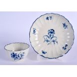 A 18TH C. WORCESTER TEABOWL AND SAUCER painted with the Gilliflower pattern, script ‘W’ mark. Saucer