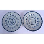 A PAIR OF EARLY 18TH CENTURY CHINESE BLUE AND WHITE PLATES Yongzheng/Qianlong, painted with floral s