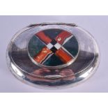 AN ANTIQUE SILVER AND AGATE SNUFF BOX. Birmingham 1918. 99 grams. 9 cm x 7 cm.