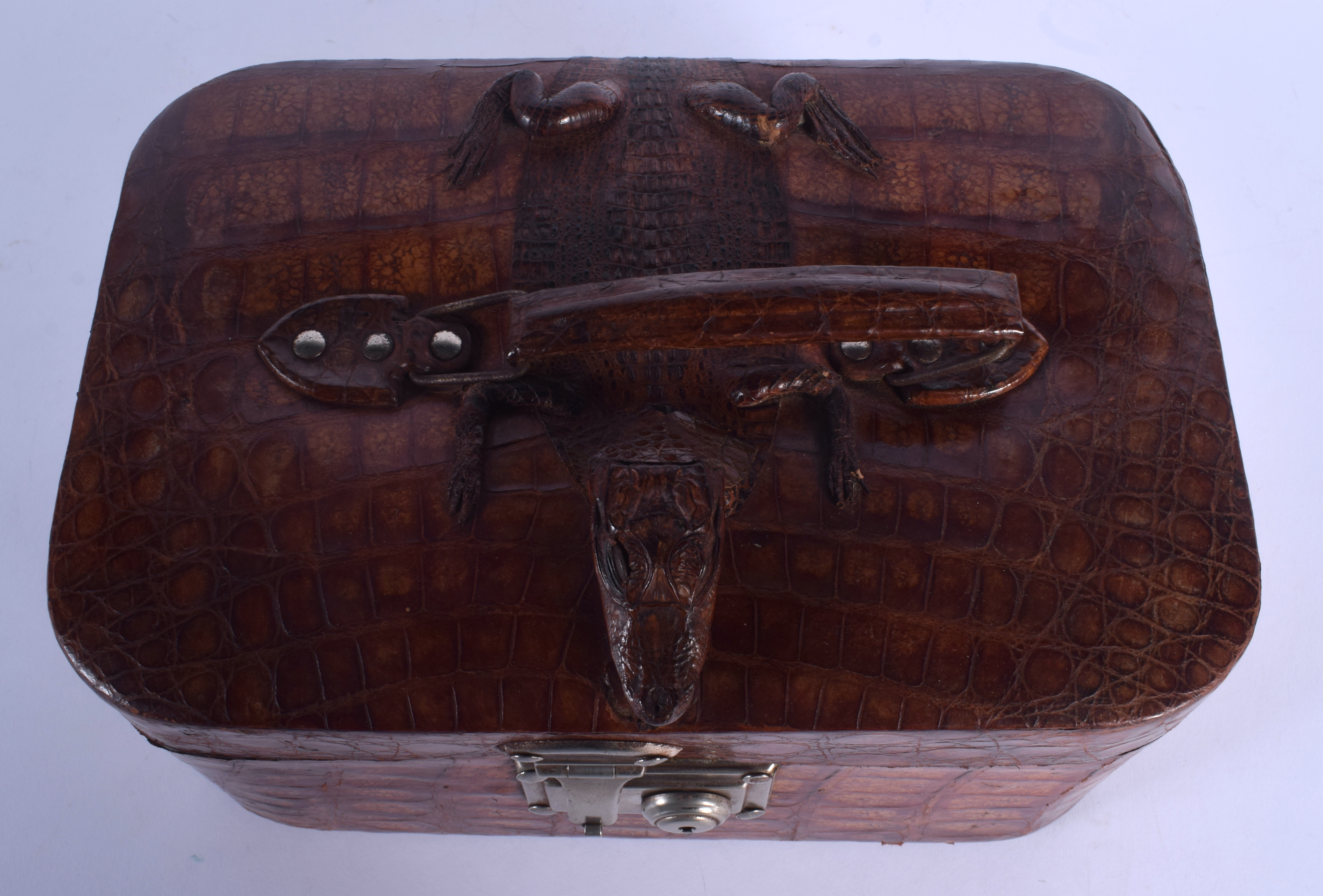 A RARE EDWARDIAN LEATHER CROCODILE SKIN GENTLEMAN'S CARRYING BOX with fitted interior. 27 cm x 15 cm - Image 3 of 5